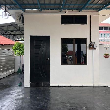 Abe Cottage カンポン・クアラ・ベシュット エクステリア 写真