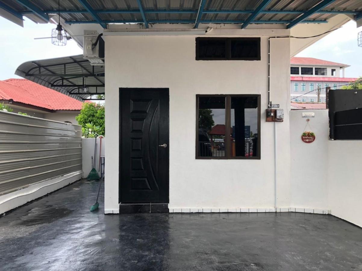 Abe Cottage カンポン・クアラ・ベシュット エクステリア 写真